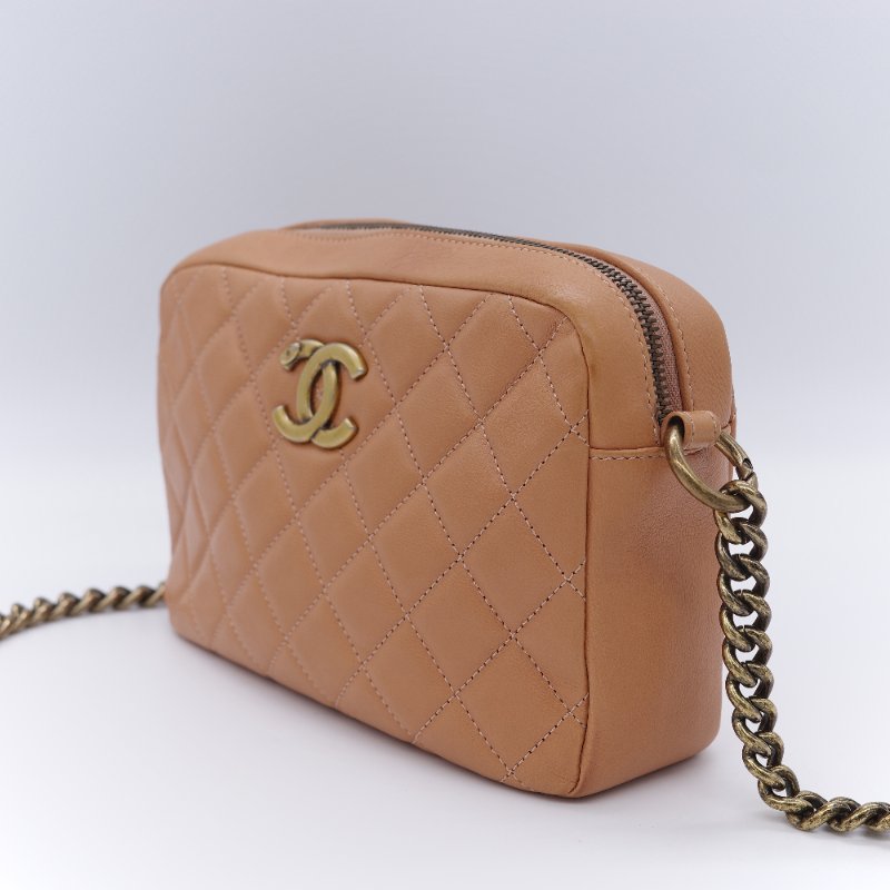 Chanel香奈兒 CC Logo 做舊五金 黃銅色 牛皮 鏈條 相機包-4