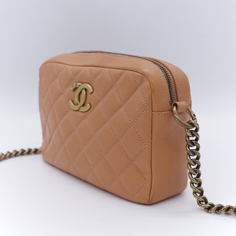 Chanel香奈兒 CC Logo 做舊五金 黃銅色 牛皮 鏈條 相機包-5