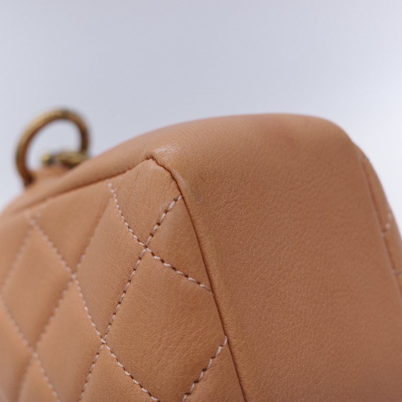 Chanel香奈兒 CC Logo 做舊五金 黃銅色 牛皮 鏈條 相機包-10