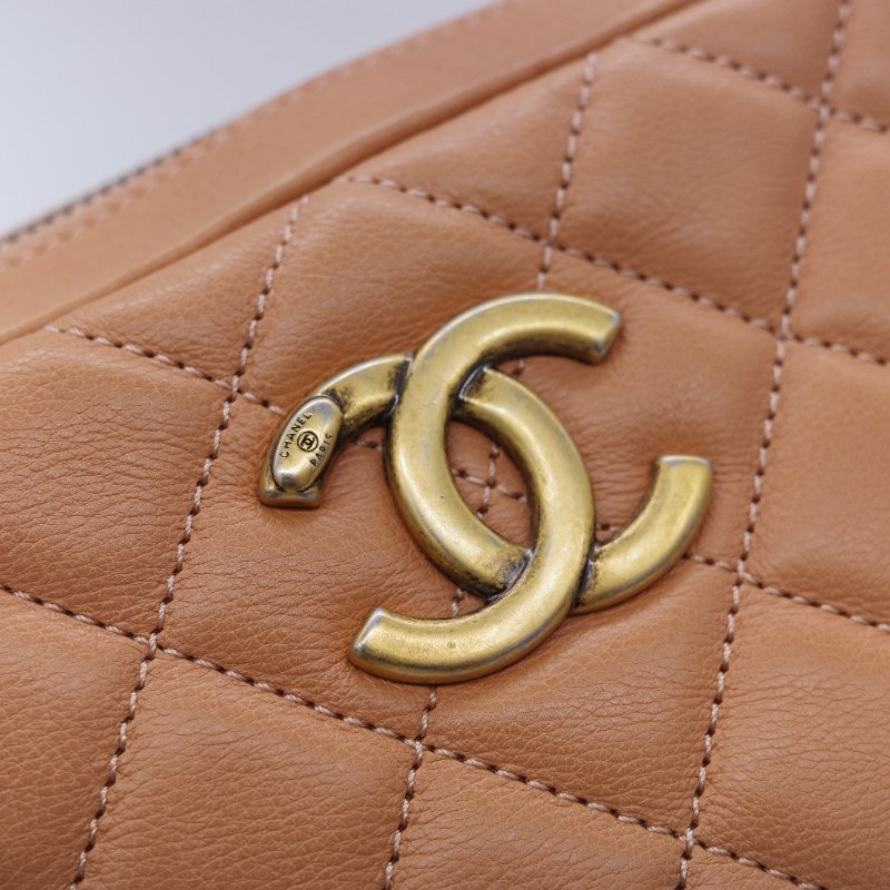 Chanel香奈兒 CC Logo 做舊五金 黃銅色 牛皮 鏈條 相機包-11