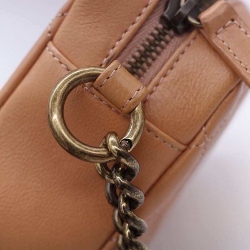 Chanel香奈兒 CC Logo 做舊五金 黃銅色 牛皮 鏈條 相機包-14