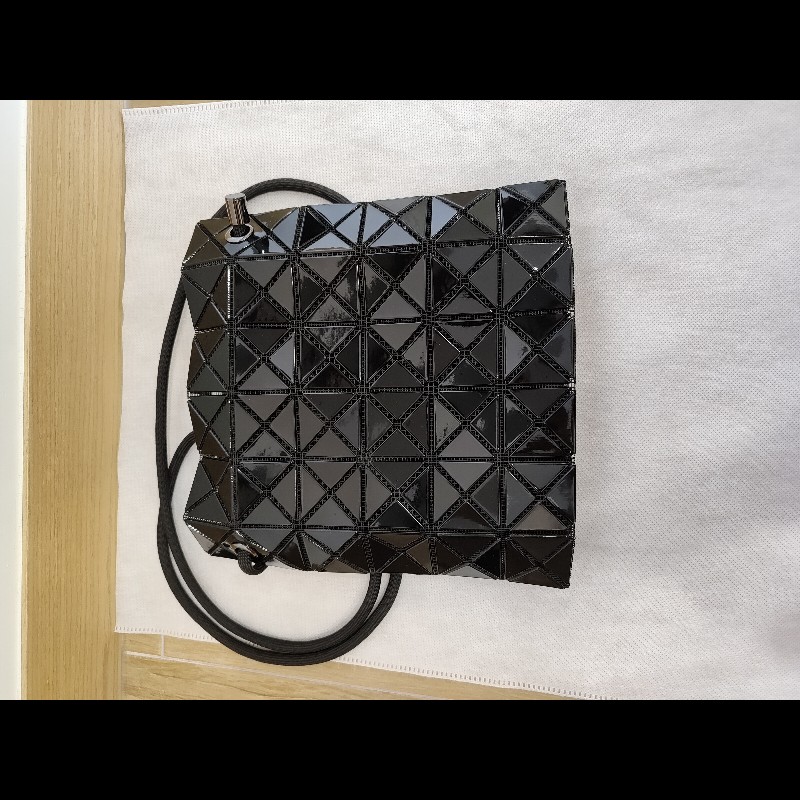 ISSEY MIYAKE 三宅一生 BAOBAO WRING 黑色亮面調節背帶 水桶包肩背包斜背包手提包 全新-6