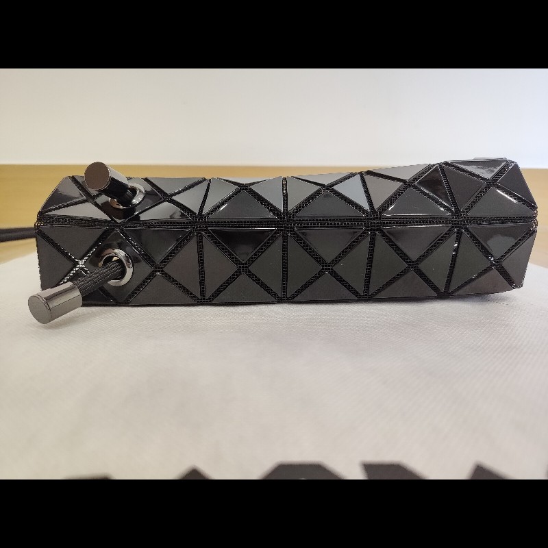 ISSEY MIYAKE 三宅一生 BAOBAO WRING 黑色亮面調節背帶 水桶包肩背包斜背包手提包 全新-10