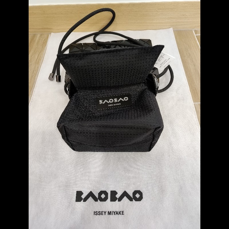 ISSEY MIYAKE 三宅一生 BAOBAO WRING 黑色亮面調節背帶 水桶包肩背包斜背包手提包 全新-12