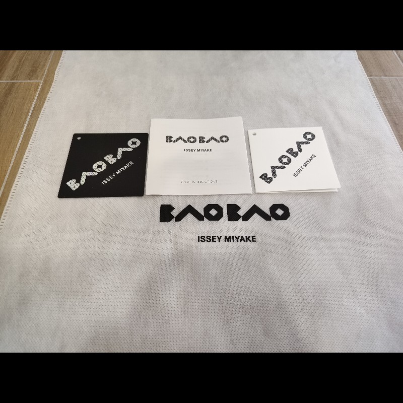 ISSEY MIYAKE 三宅一生 BAOBAO WRING 黑色亮面調節背帶 水桶包肩背包斜背包手提包 全新-21