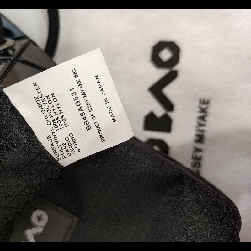 ISSEY MIYAKE 三宅一生 BAOBAO WRING 黑色亮面調節背帶 水桶包肩背包斜背包手提包 全新-24