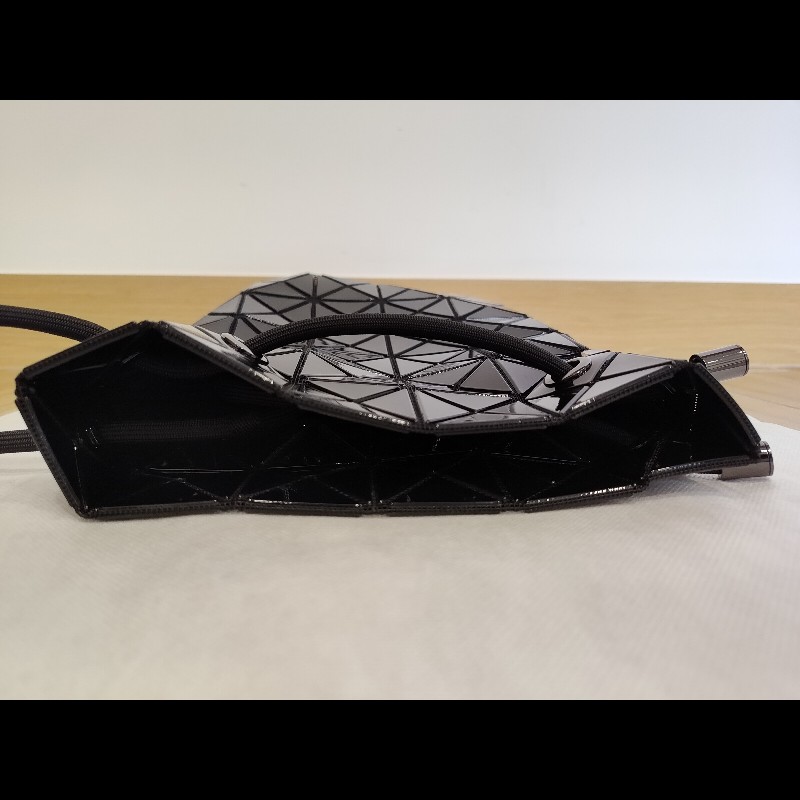 ISSEY MIYAKE 三宅一生 BAOBAO WRING 黑色亮面調節背帶 水桶包肩背包斜背包手提包 全新-13