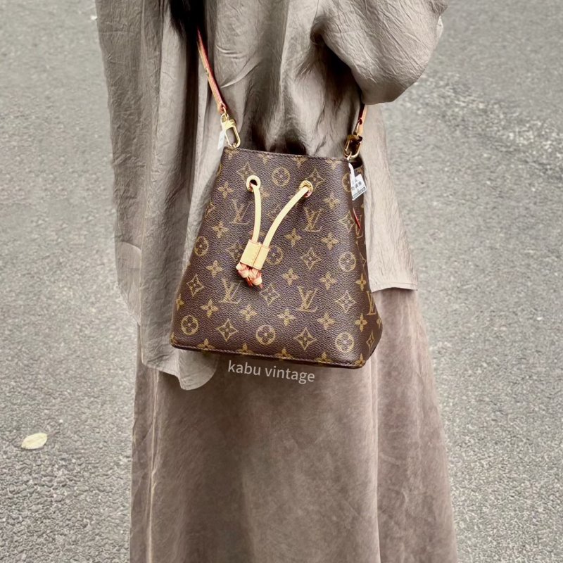 LOUIS VUITTON Neonoe BB 水桶包-12