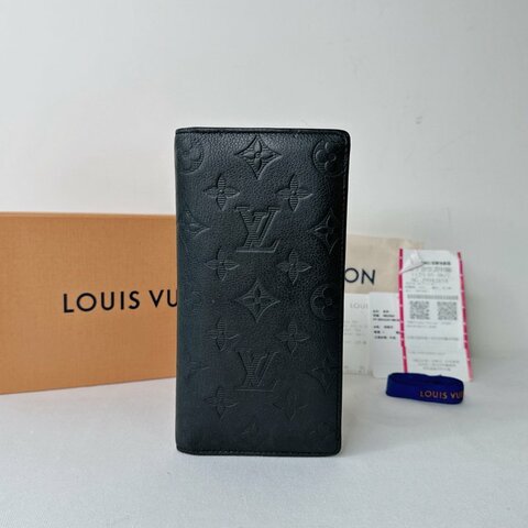 LV Brazza小牛皮壓紋對開長夾