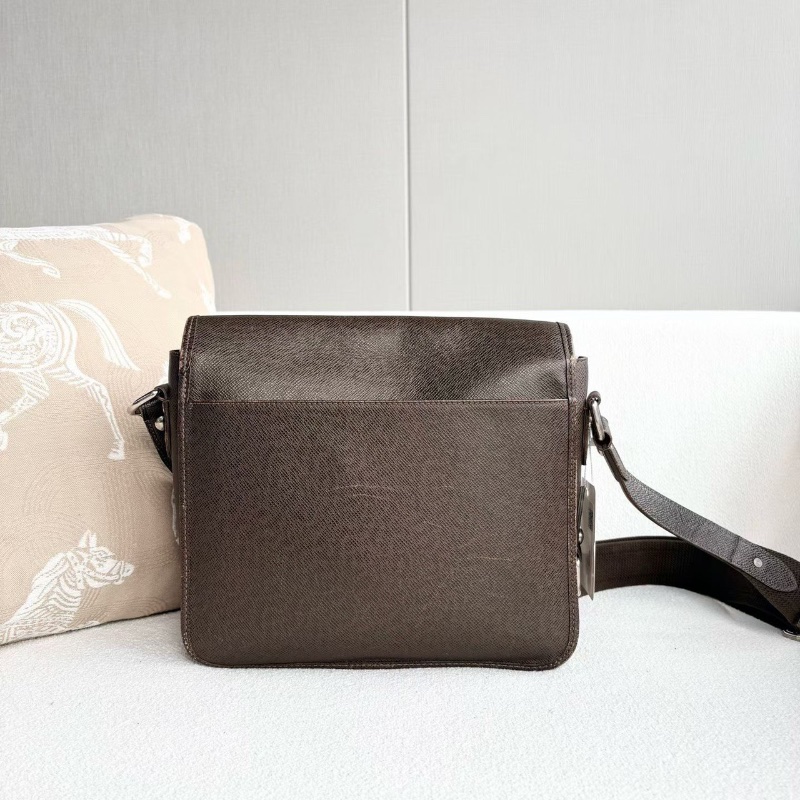 LV全皮翻蓋郵差包 銀扣 深棕色28*26*9 98新配件塵袋-8