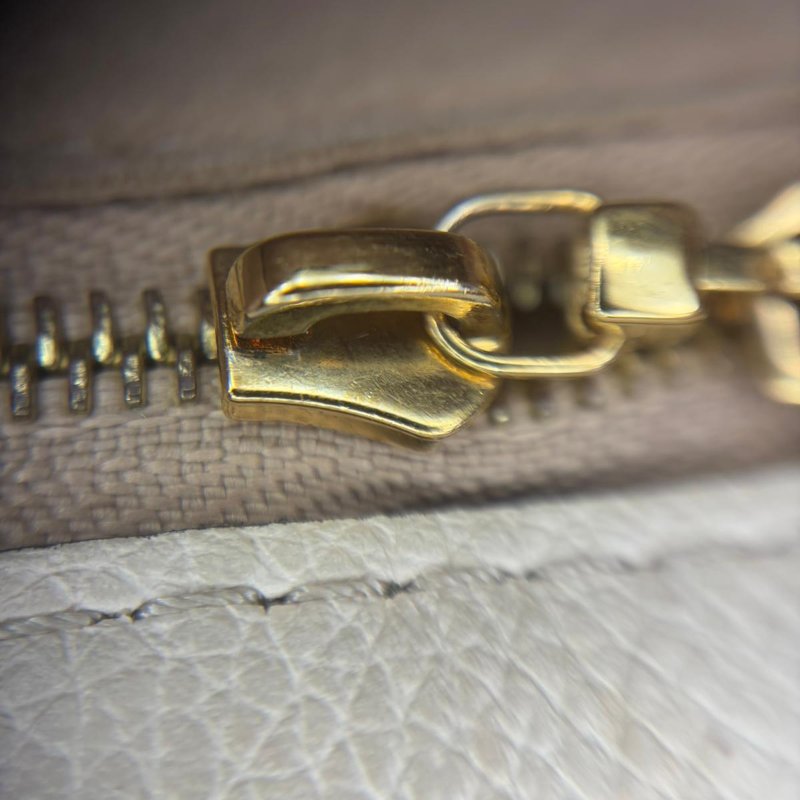 Louis Vuitton On My Side 單肩包-24