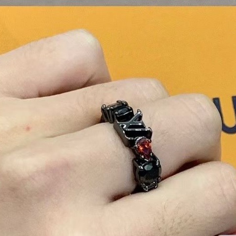 LV秀款黑水晶戒指 M碼  99新配件塵袋 盒子