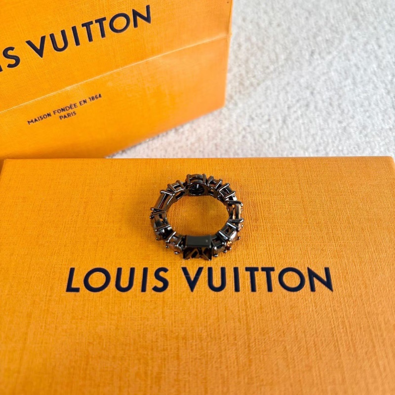 LV秀款黑水晶戒指 M碼  99新配件塵袋 盒子-4