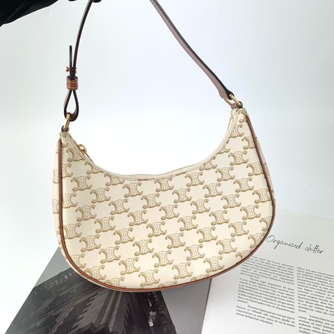 Celine腋下包白色🤍