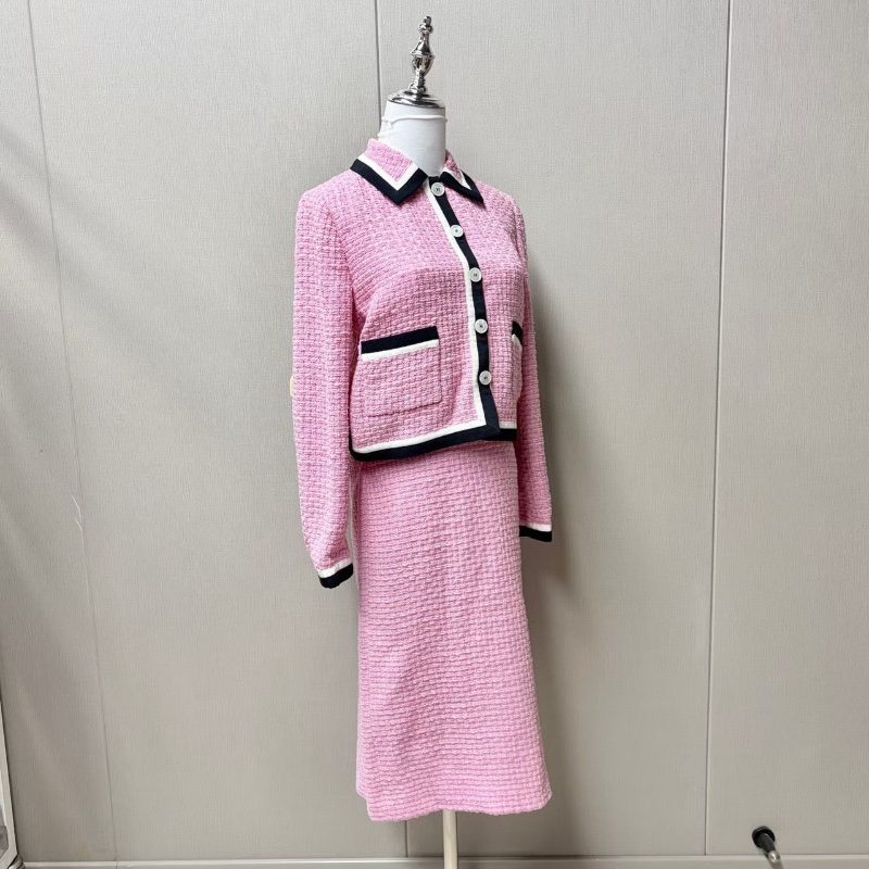 Miumiu粉色小香風粗花呢套裝 上衣：40碼 肩寬38 袖長58 胸圍82 衣長52 裙子：腰圍80 裙長62 全新配件說明書 保卡-3