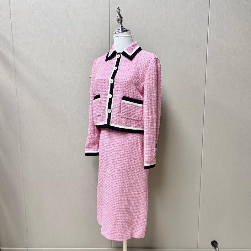 Miumiu粉色小香風粗花呢套裝 上衣：40碼 肩寬38 袖長58 胸圍82 衣長52 裙子：腰圍80 裙長62 全新配件說明書 保卡-4