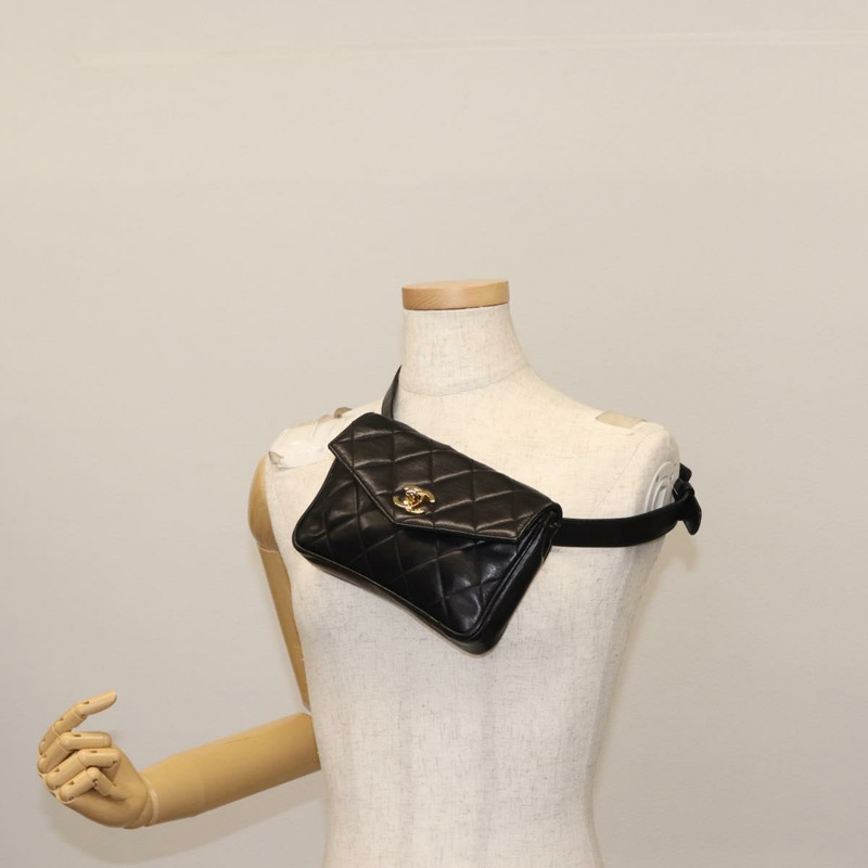 【日本直送】香奈兒 Matelasse 腰包 黑色 金色 CC 標誌 Auth 146618-22