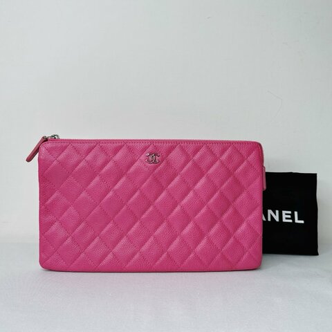 CHANEL 玫粉荔枝牛皮手拿包