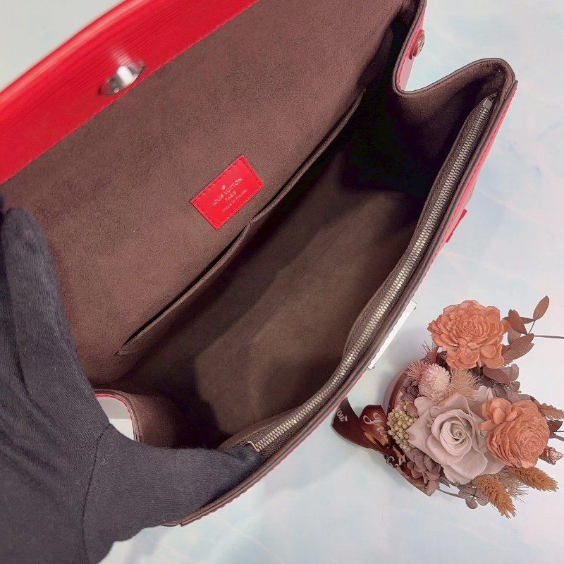 LV CLUNY Epi紅色翻蓋手提肩背包-4