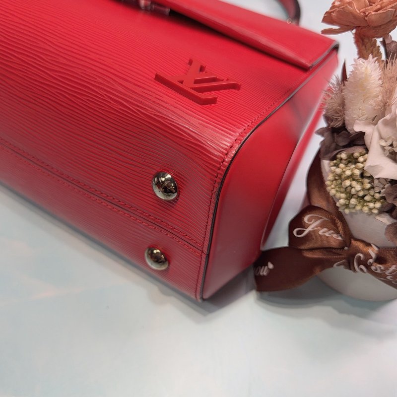 LV CLUNY Epi紅色翻蓋手提肩背包-6