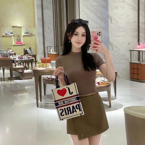 Dior愛心字母刺繡竪版BookTote情人節限定 20*26*6 98新配件塵袋