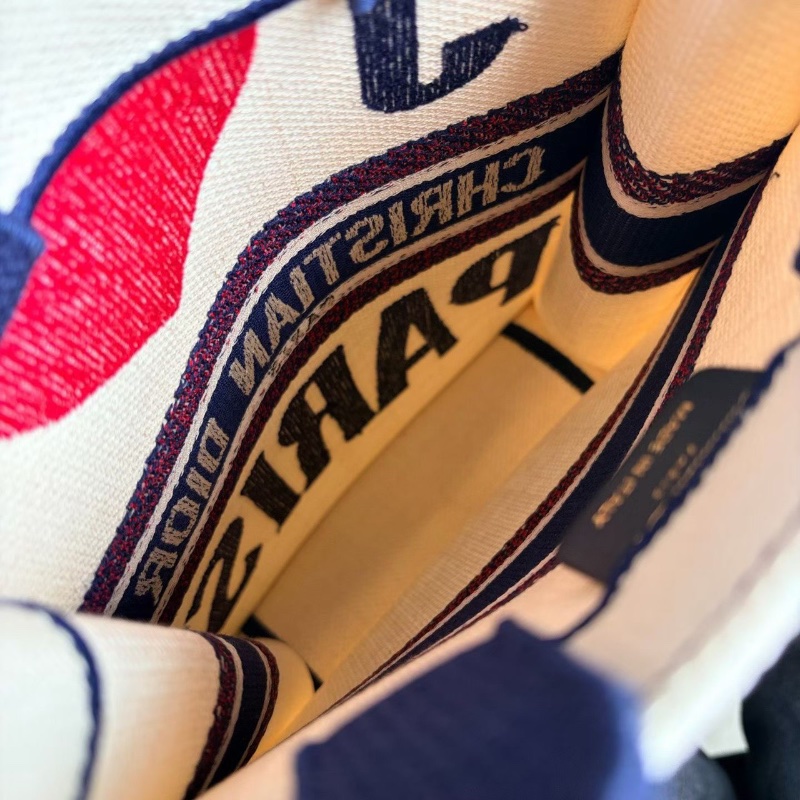 Dior愛心字母刺繡竪版BookTote情人節限定 20*26*6 98新配件塵袋-3