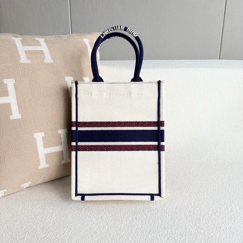Dior愛心字母刺繡竪版BookTote情人節限定 20*26*6 98新配件塵袋-8