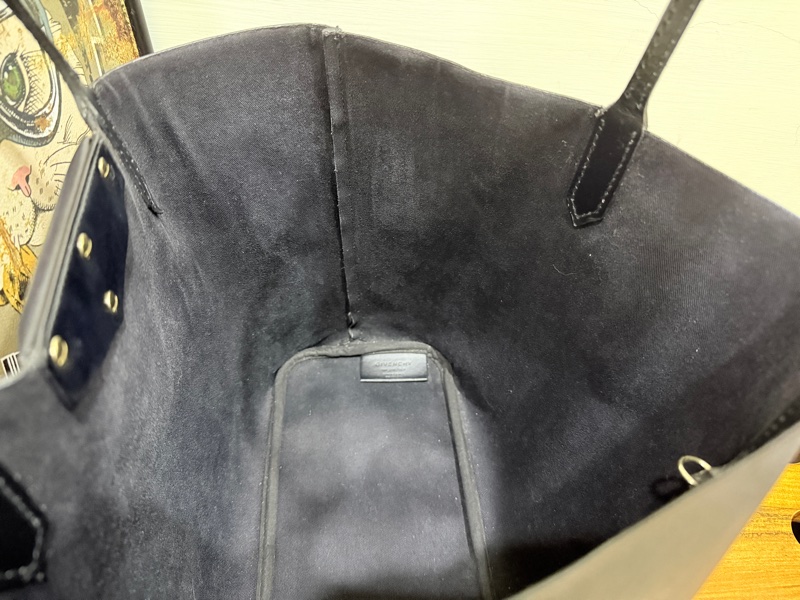 甜售私物🖤Givenchy小鹿班比 黑色 防刮牛皮 肩背 托特包 購物包 旅行包 通勤 上學-11