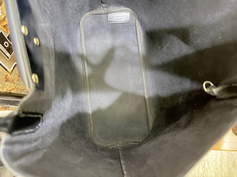 甜售私物🖤Givenchy小鹿班比 黑色 防刮牛皮 肩背 托特包 購物包 旅行包 通勤 上學-13