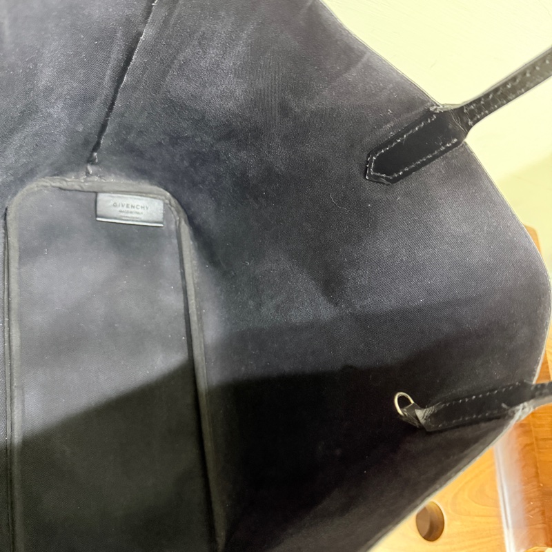 甜售私物🖤Givenchy小鹿班比 黑色 防刮牛皮 肩背 托特包 購物包 旅行包 通勤 上學-14