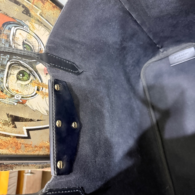 甜售私物🖤Givenchy小鹿班比 黑色 防刮牛皮 肩背 托特包 購物包 旅行包 通勤 上學-15