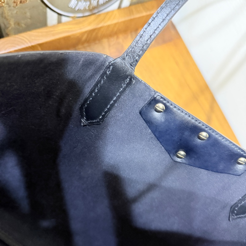 甜售私物🖤Givenchy小鹿班比 黑色 防刮牛皮 肩背 托特包 購物包 旅行包 通勤 上學-18