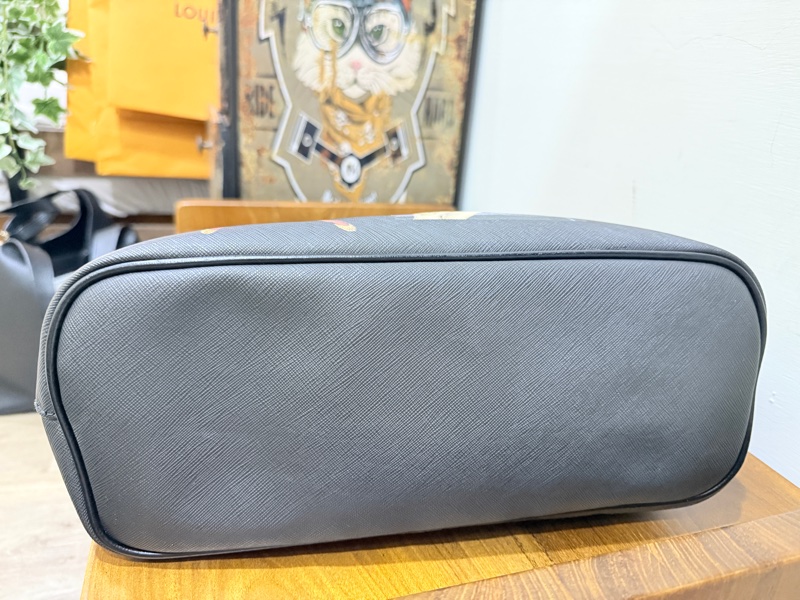 甜售私物🖤Givenchy小鹿班比 黑色 防刮牛皮 肩背 托特包 購物包 旅行包 通勤 上學-31