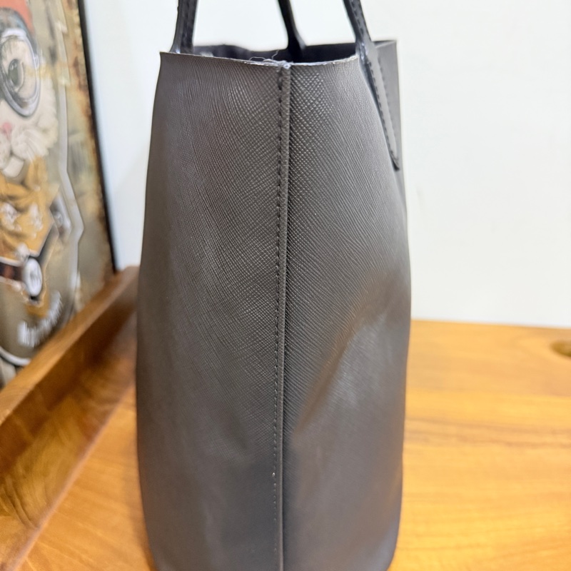 甜售私物🖤Givenchy小鹿班比 黑色 防刮牛皮 肩背 托特包 購物包 旅行包 通勤 上學-47