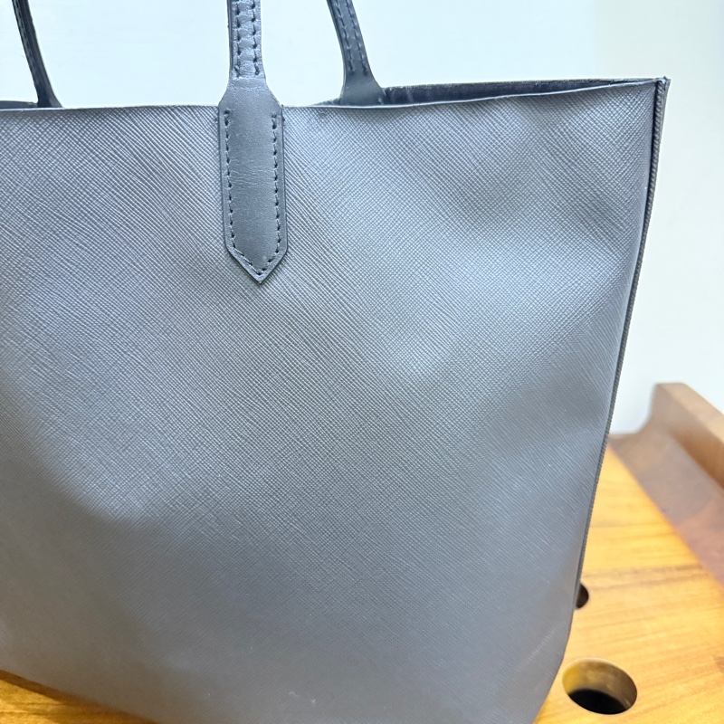 甜售私物🖤Givenchy小鹿班比 黑色 防刮牛皮 肩背 托特包 購物包 旅行包 通勤 上學-51