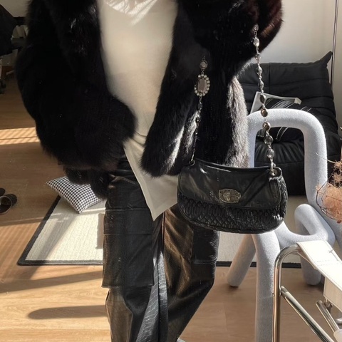 MiuMiu褶皺翻蓋寶石鏈條包 黑色銀扣 黑銀 羊皮 27*17*6 98新配件盒子 塵袋 鏈條 說明書