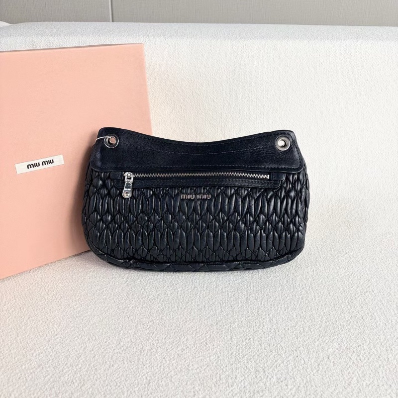 MiuMiu褶皺翻蓋寶石鏈條包 黑色銀扣 黑銀 羊皮 27*17*6 98新配件盒子 塵袋 鏈條 說明書-8
