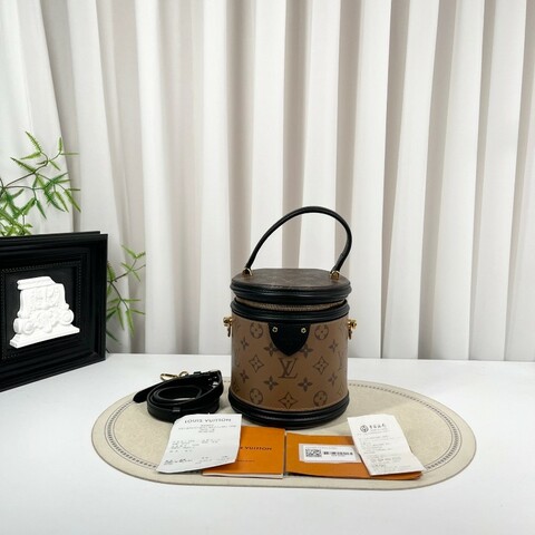 LV路易威登 20年票 Cannes 芯片編碼共存 經典棕色老花發財桶 塗層帆布拼牛皮飾邊 水桶包單肩斜挎手提包