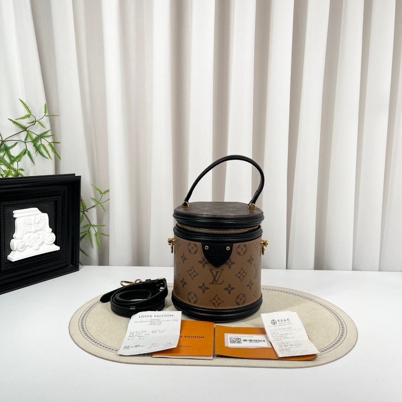 LV路易威登 20年票 Cannes 芯片編碼共存 經典棕色老花發財桶 塗層帆布拼牛皮飾邊 水桶包單肩斜挎手提包-0