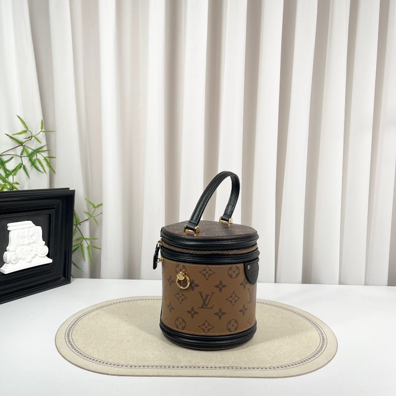 LV路易威登 20年票 Cannes 芯片編碼共存 經典棕色老花發財桶 塗層帆布拼牛皮飾邊 水桶包單肩斜挎手提包-3