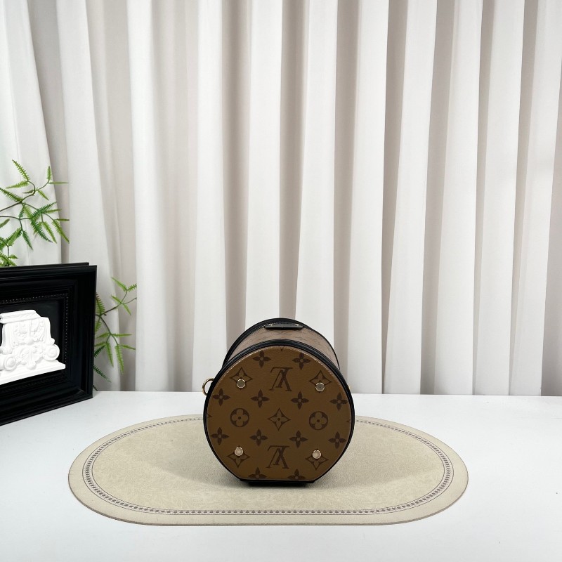 LV路易威登 20年票 Cannes 芯片編碼共存 經典棕色老花發財桶 塗層帆布拼牛皮飾邊 水桶包單肩斜挎手提包-4