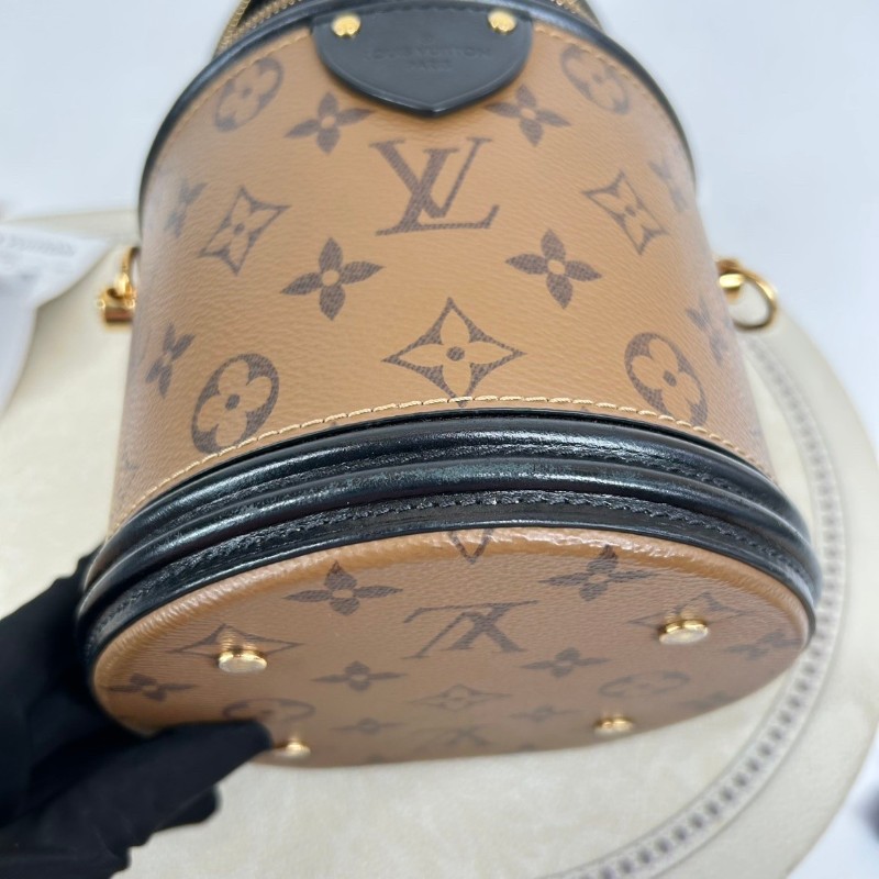 LV路易威登 20年票 Cannes 芯片編碼共存 經典棕色老花發財桶 塗層帆布拼牛皮飾邊 水桶包單肩斜挎手提包-12