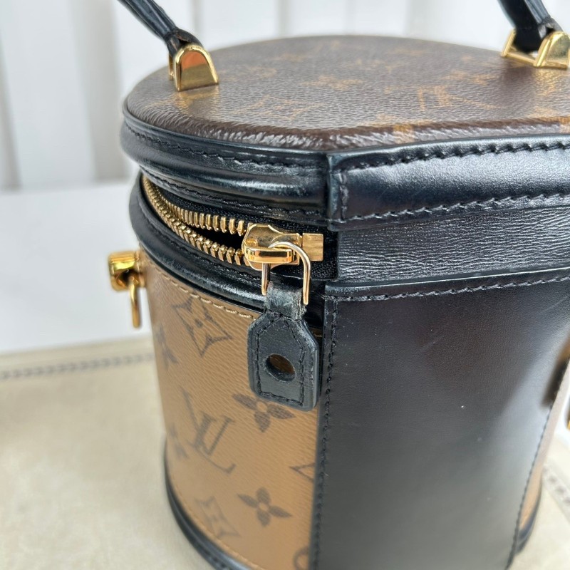 LV路易威登 20年票 Cannes 芯片編碼共存 經典棕色老花發財桶 塗層帆布拼牛皮飾邊 水桶包單肩斜挎手提包-15