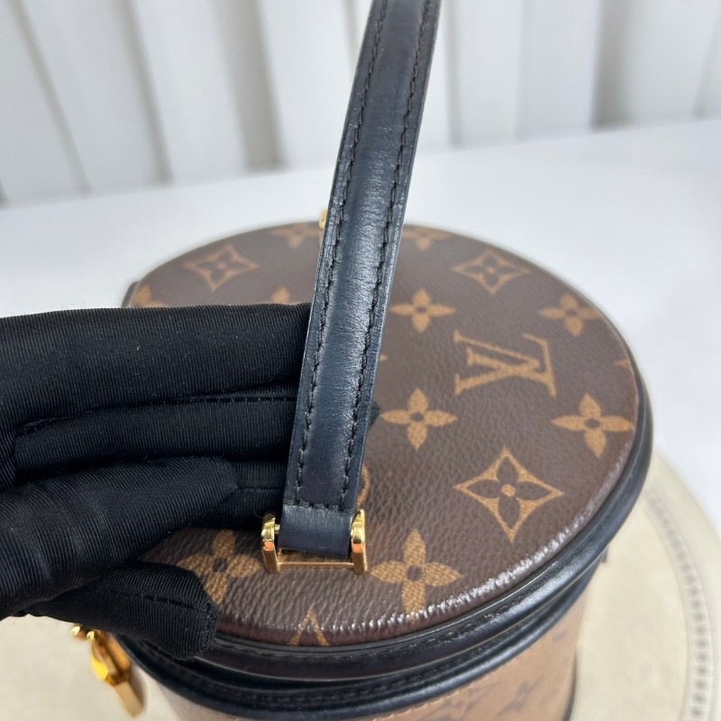 LV路易威登 20年票 Cannes 芯片編碼共存 經典棕色老花發財桶 塗層帆布拼牛皮飾邊 水桶包單肩斜挎手提包-16
