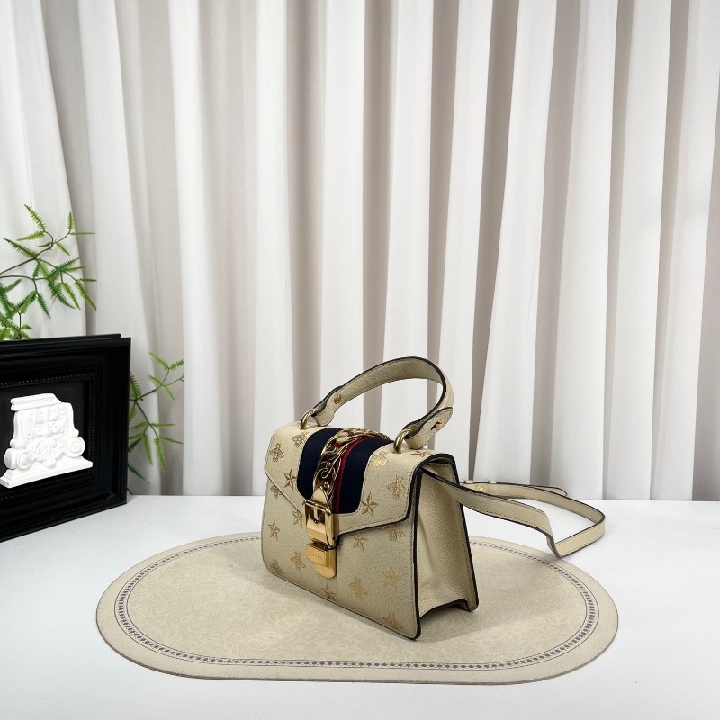 GUCCI古馳 Sylvie 塞爾維亞限定小蜜蜂包 白色燙金星星 紅藍織帶 金色五金 帶兩根肩帶 藍色內裡 容量可觀 日常通勤都適合-3