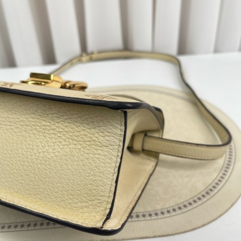 GUCCI古馳 Sylvie 塞爾維亞限定小蜜蜂包 白色燙金星星 紅藍織帶 金色五金 帶兩根肩帶 藍色內裡 容量可觀 日常通勤都適合-7