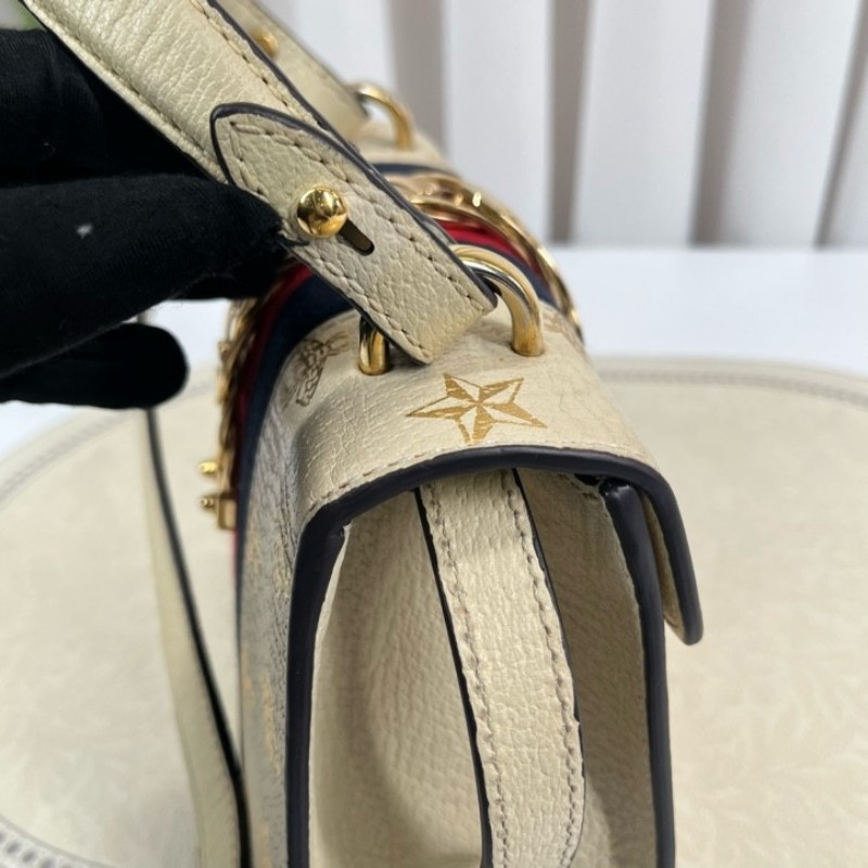 GUCCI古馳 Sylvie 塞爾維亞限定小蜜蜂包 白色燙金星星 紅藍織帶 金色五金 帶兩根肩帶 藍色內裡 容量可觀 日常通勤都適合-9