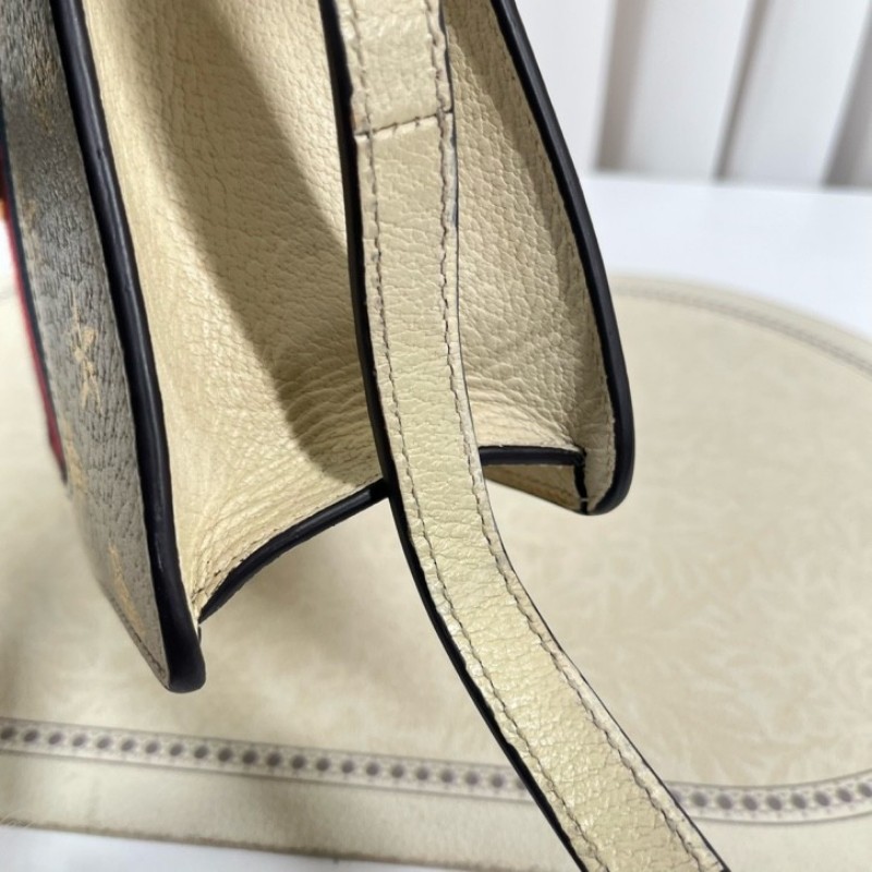 GUCCI古馳 Sylvie 塞爾維亞限定小蜜蜂包 白色燙金星星 紅藍織帶 金色五金 帶兩根肩帶 藍色內裡 容量可觀 日常通勤都適合-12