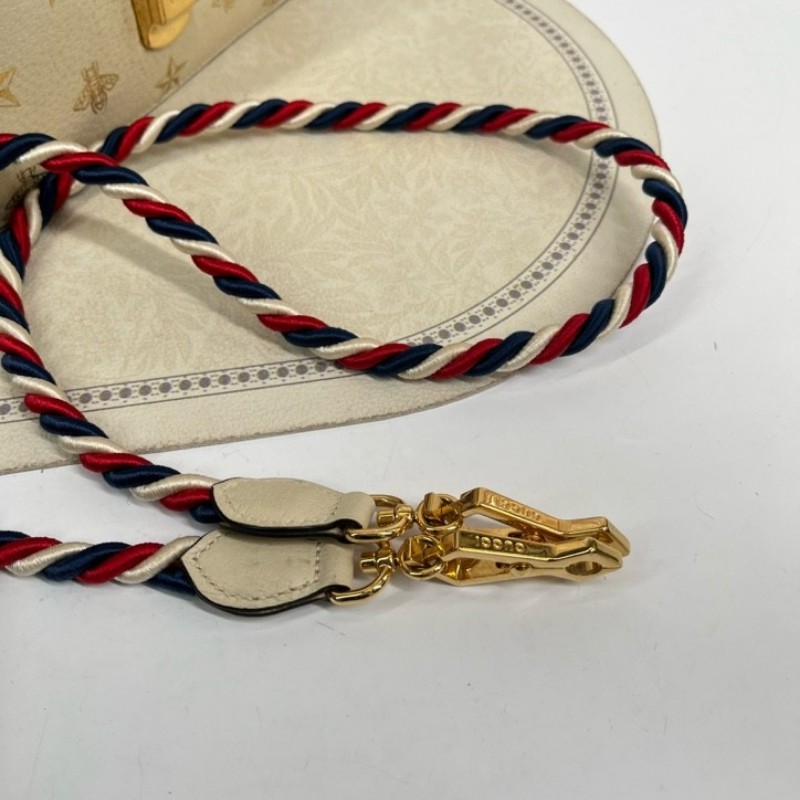 GUCCI古馳 Sylvie 塞爾維亞限定小蜜蜂包 白色燙金星星 紅藍織帶 金色五金 帶兩根肩帶 藍色內裡 容量可觀 日常通勤都適合-18