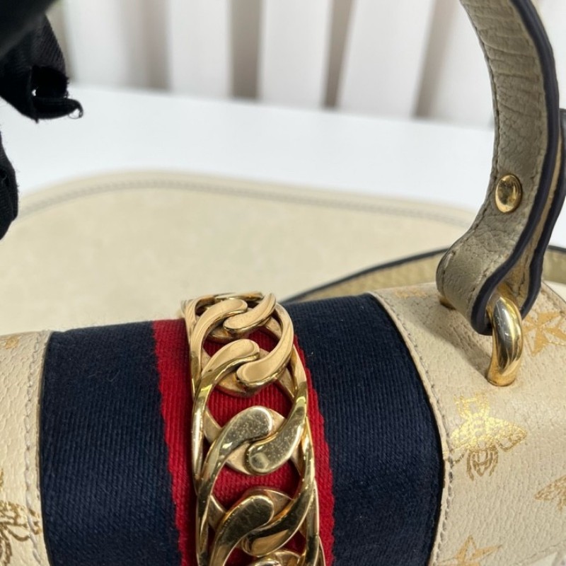 GUCCI古馳 Sylvie 塞爾維亞限定小蜜蜂包 白色燙金星星 紅藍織帶 金色五金 帶兩根肩帶 藍色內裡 容量可觀 日常通勤都適合-20